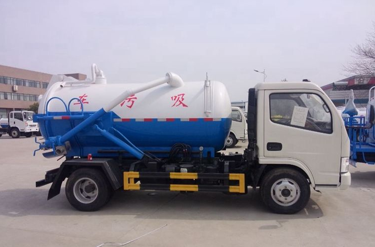 成都客戶文先生不遠(yuǎn)千里在我程力集團(tuán)訂購(gòu)東風(fēng)小多利卡吸污車